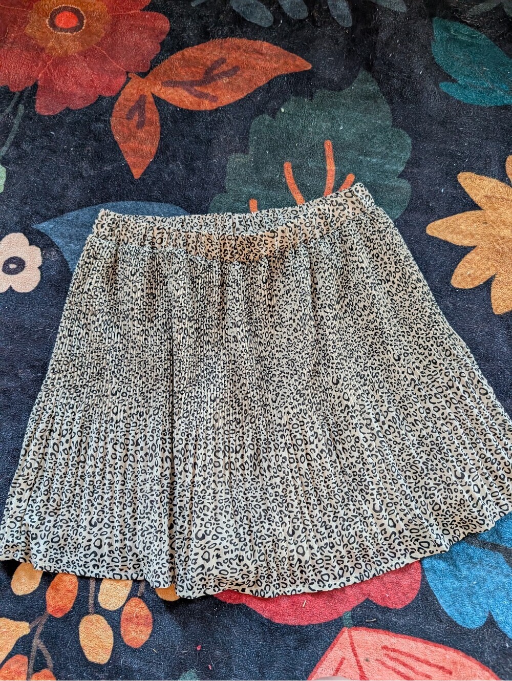 Wishlist Apparel Leopard Print Pleated Midi Skirt Size M